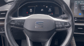 Volant Seat Leon eHybrid – intérieur d'une voiture hybride grise d'occasion à Carcassonne / voiture occasion Carcassonne