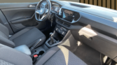 Intérieur Volkswagen T-Cross blanche – tableau de bord et sièges avant d’un SUV d'occasion / voiture occasion Carcassonne
