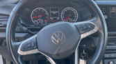 Volant Volkswagen T-Cross blanche – intérieur du SUV d'occasion à Carcassonne / voiture occasion Carcassonne